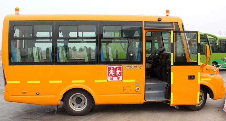 校車(chē)上使用反光膜